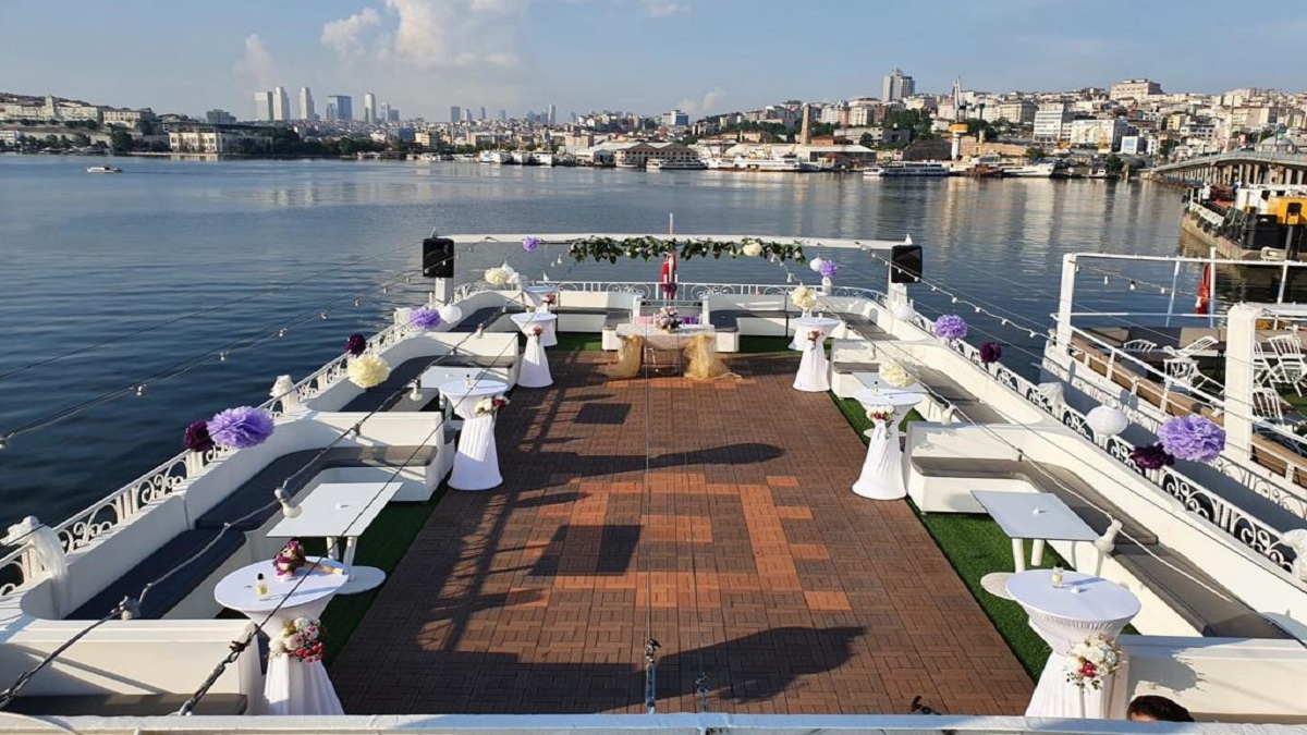 Teknede Nişan/Düğün