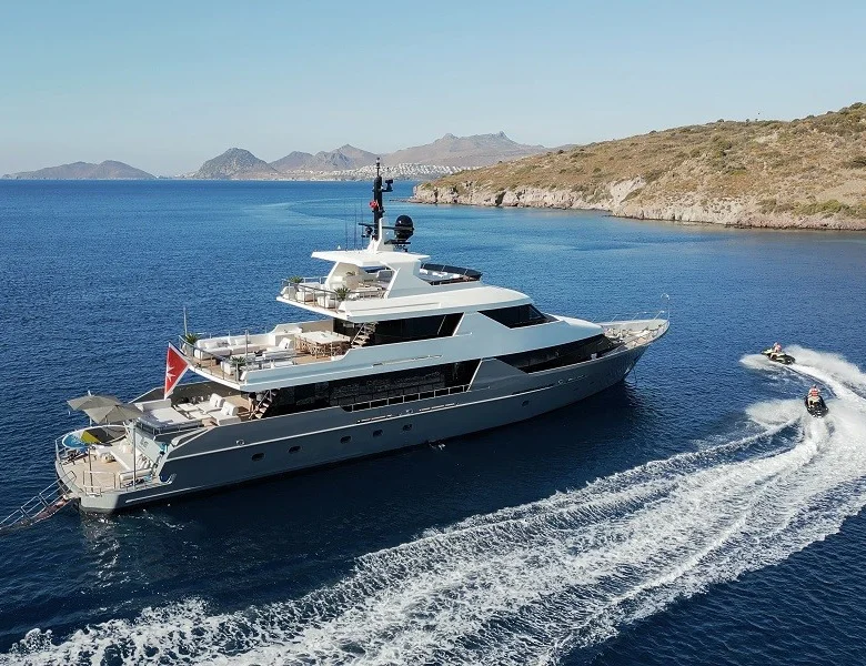 Charter Yacht | ILLUSION II