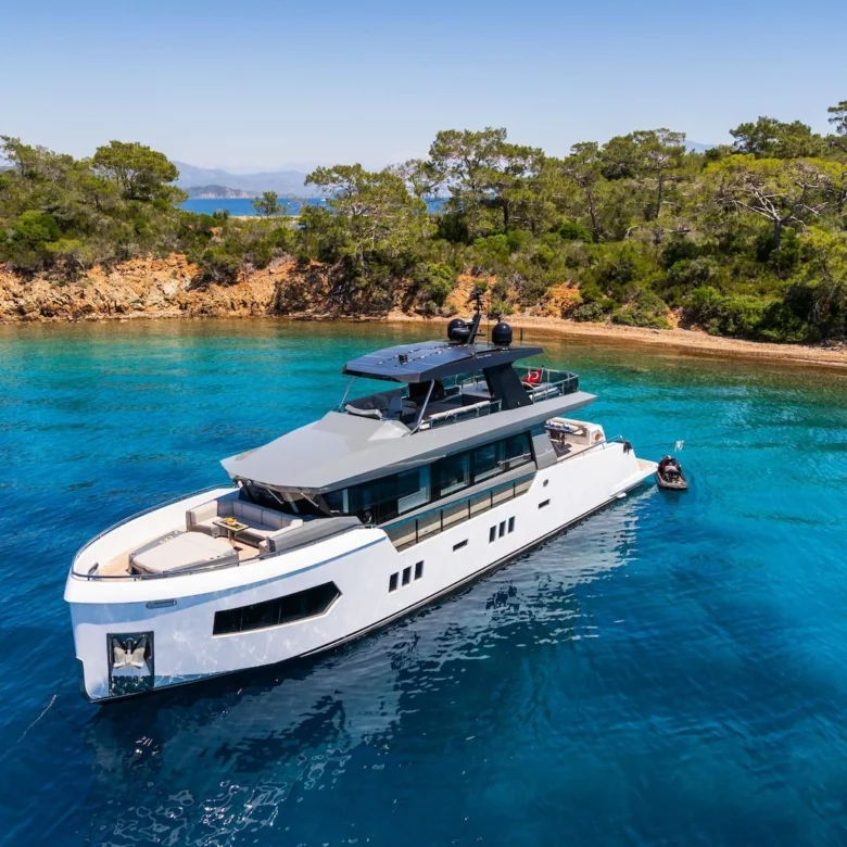 Charter Yacht | FERRO 77