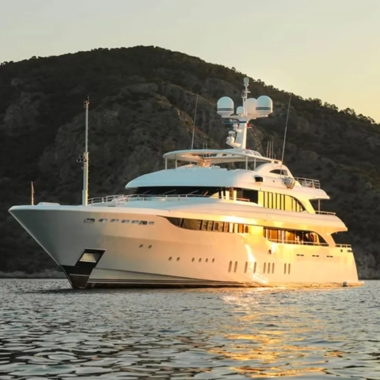 Charter Yacht | VERTIGO