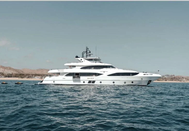 Charter Yacht | MAJESTY 125
