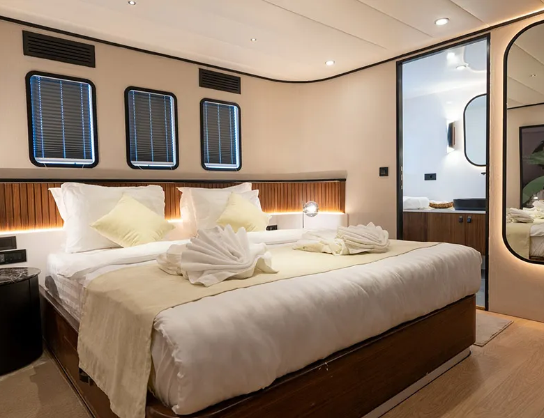 Charter Yacht | DE LOVE