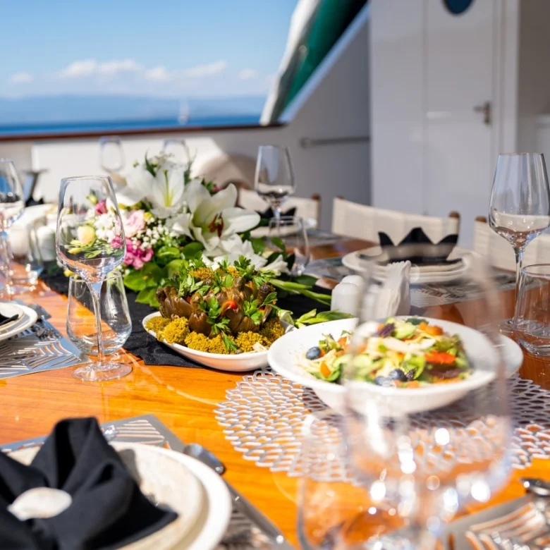 Ottawa IV Yacht Charter