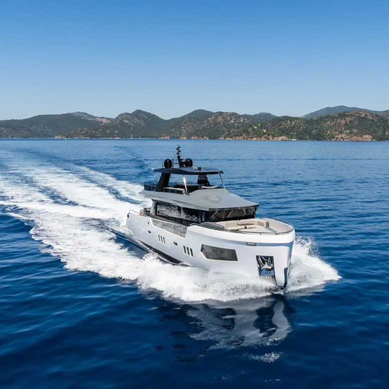 Charter Yacht | FERRO 77