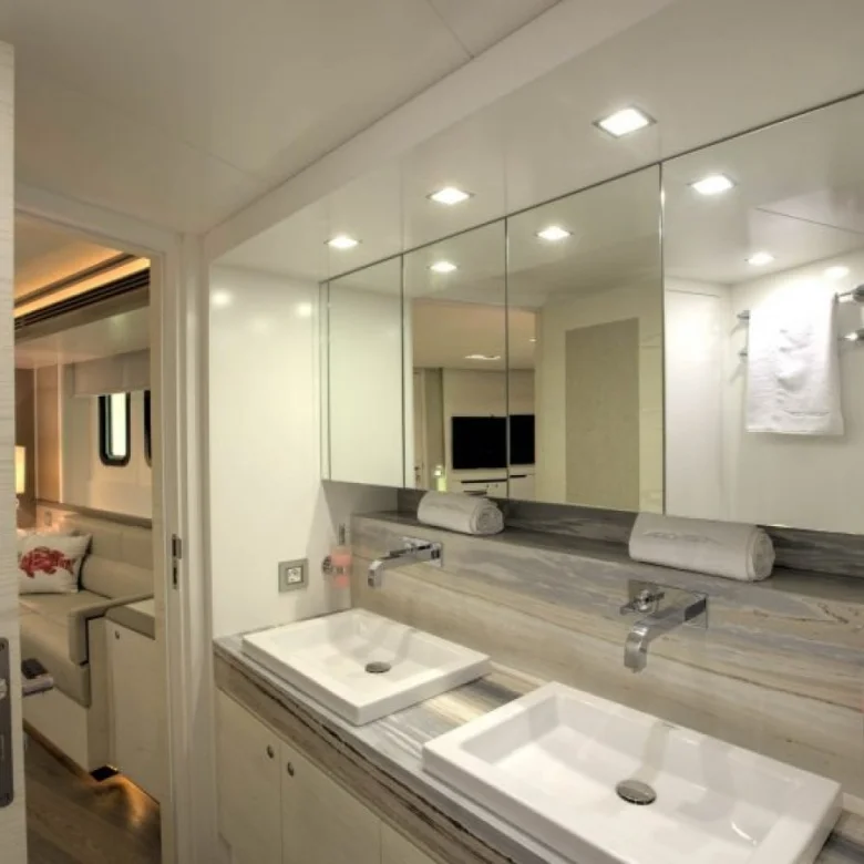 Charter Yacht | ARIELA