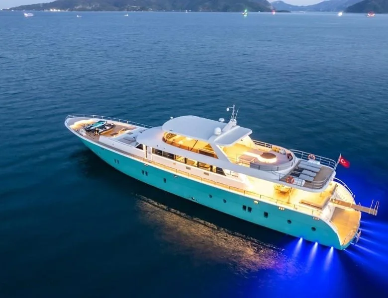 Charter Yacht | DEEP WATER