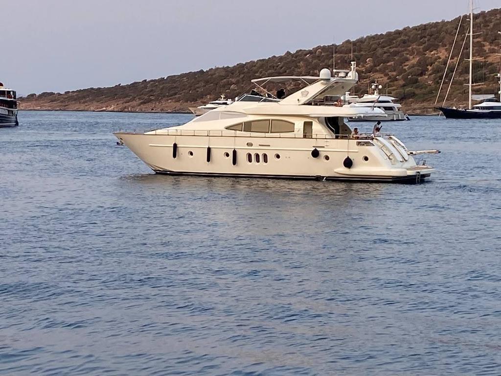 Motoryat Azimut 74