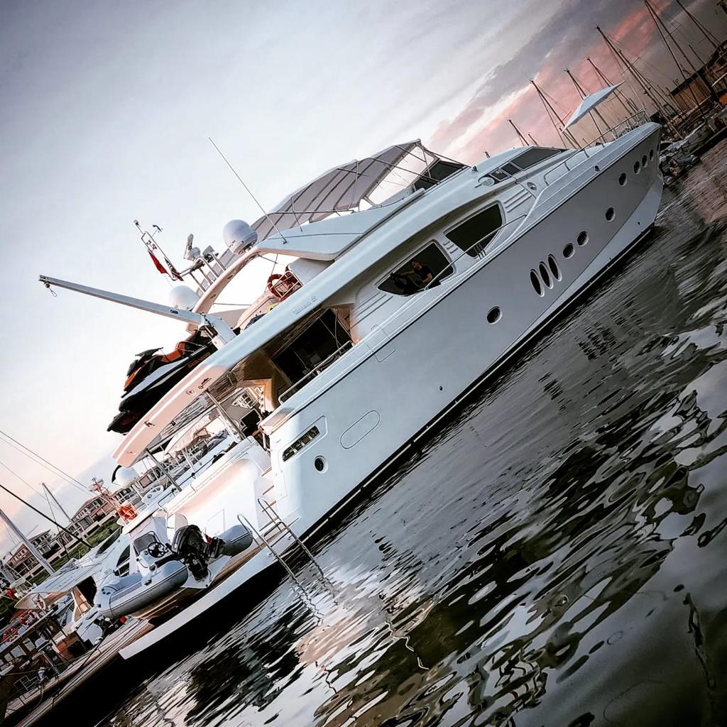 Motoryat Posilipo Tecnama 85