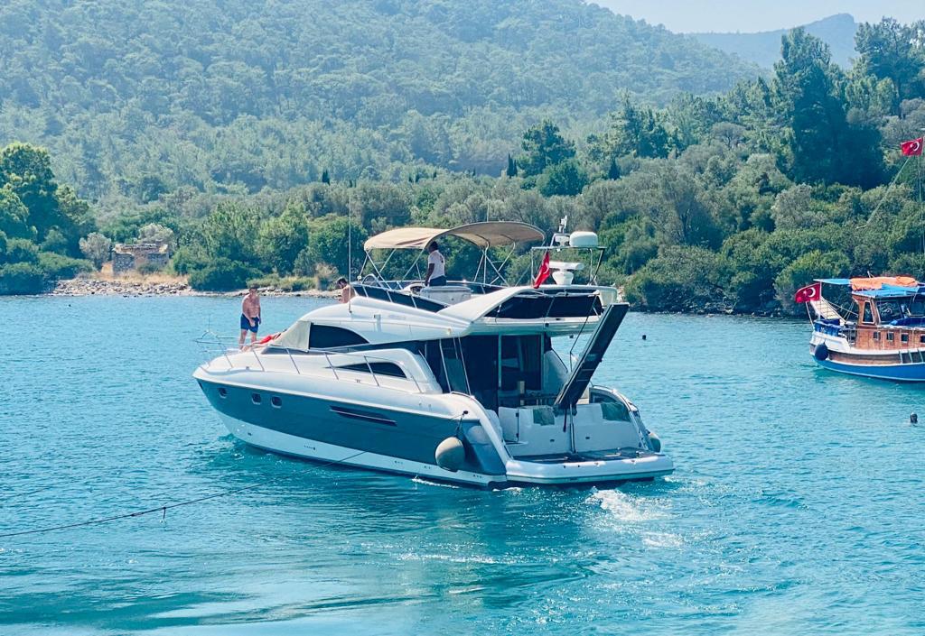 Motoryat Princess 56