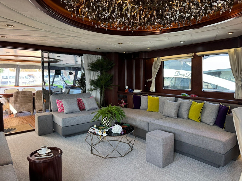 River Storm Yacht