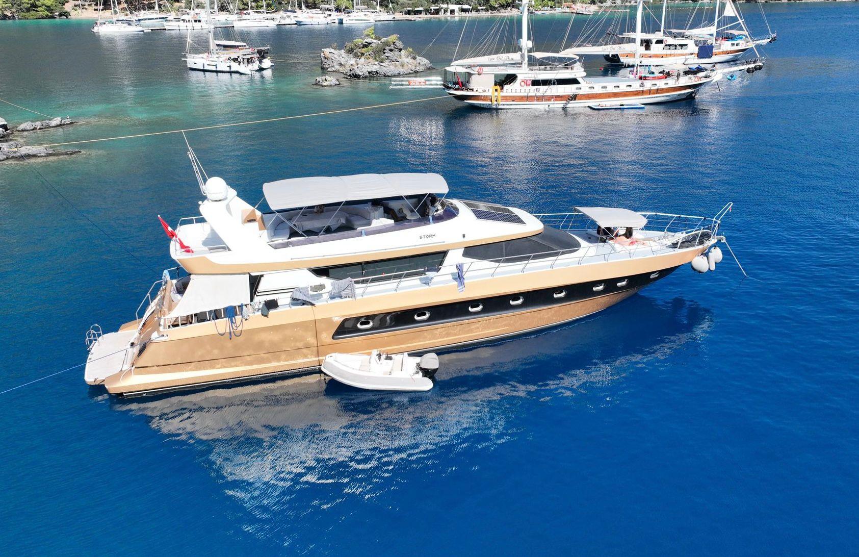 Storm Yacht